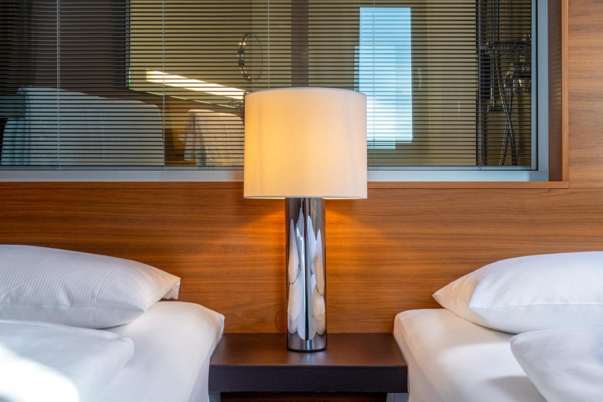 Moevenpick Hotel Hamburg City Bagian luar foto