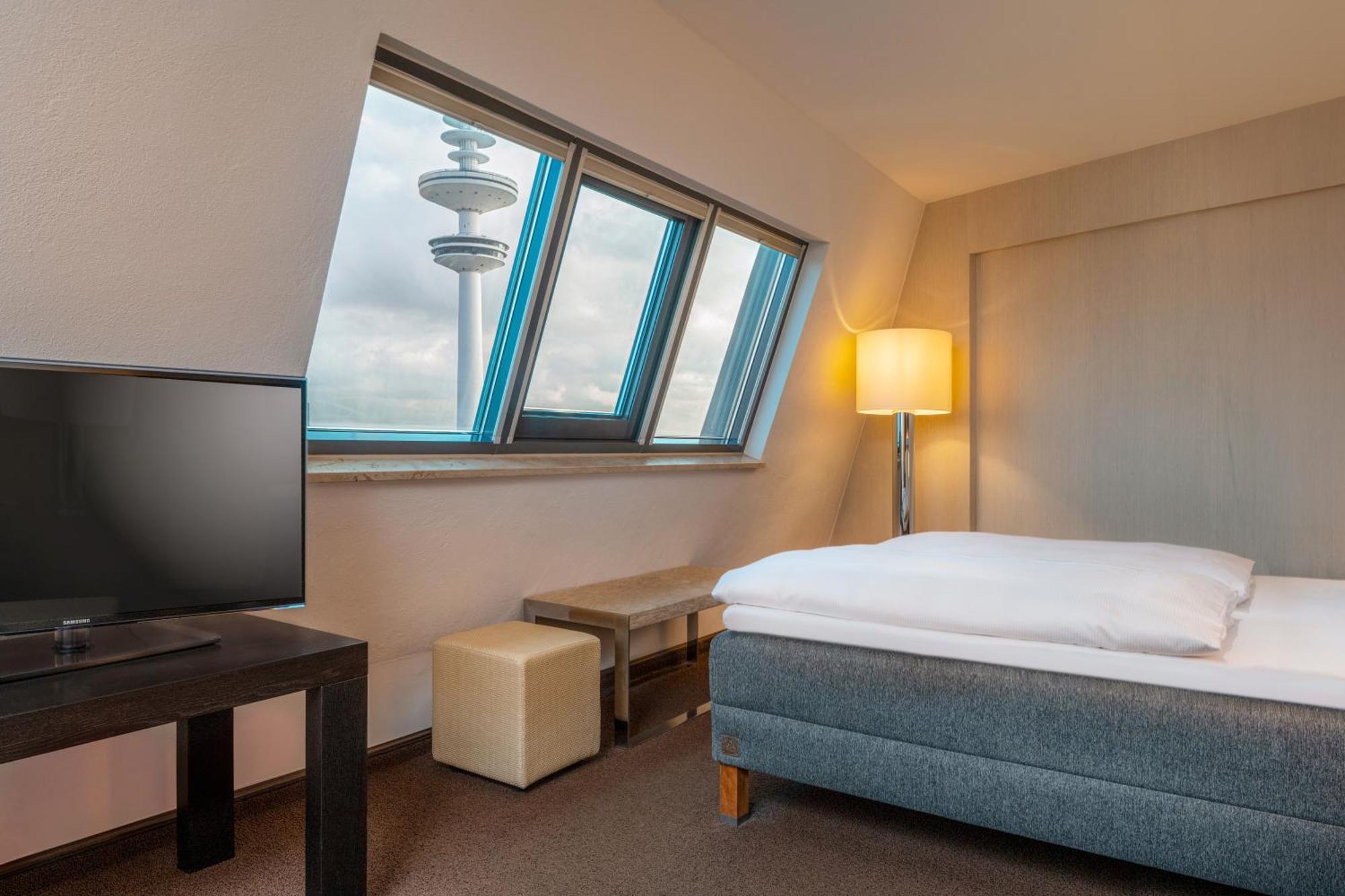Moevenpick Hotel Hamburg City Bagian luar foto