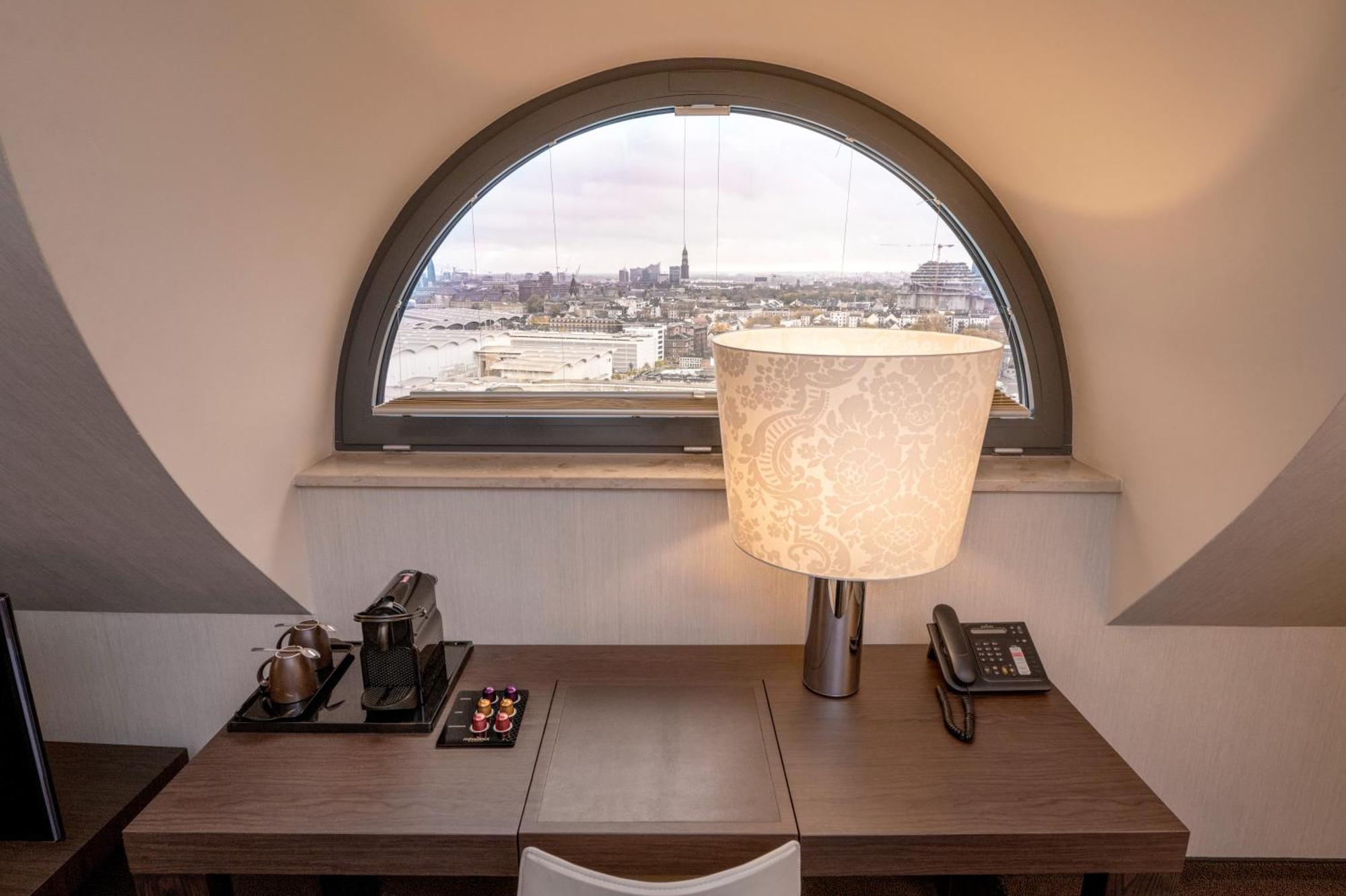 Moevenpick Hotel Hamburg City Bagian luar foto