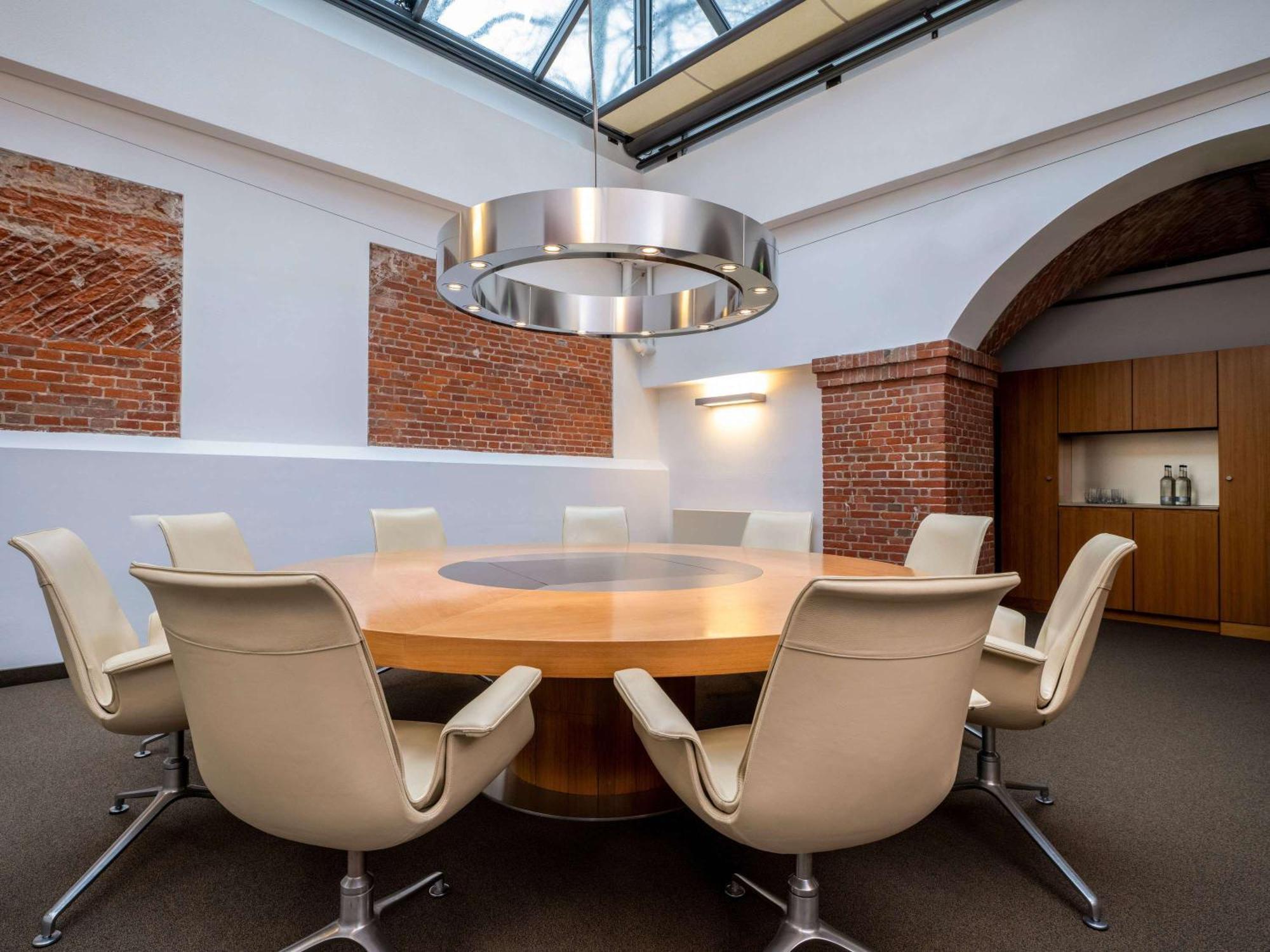 Moevenpick Hotel Hamburg City Bagian luar foto
