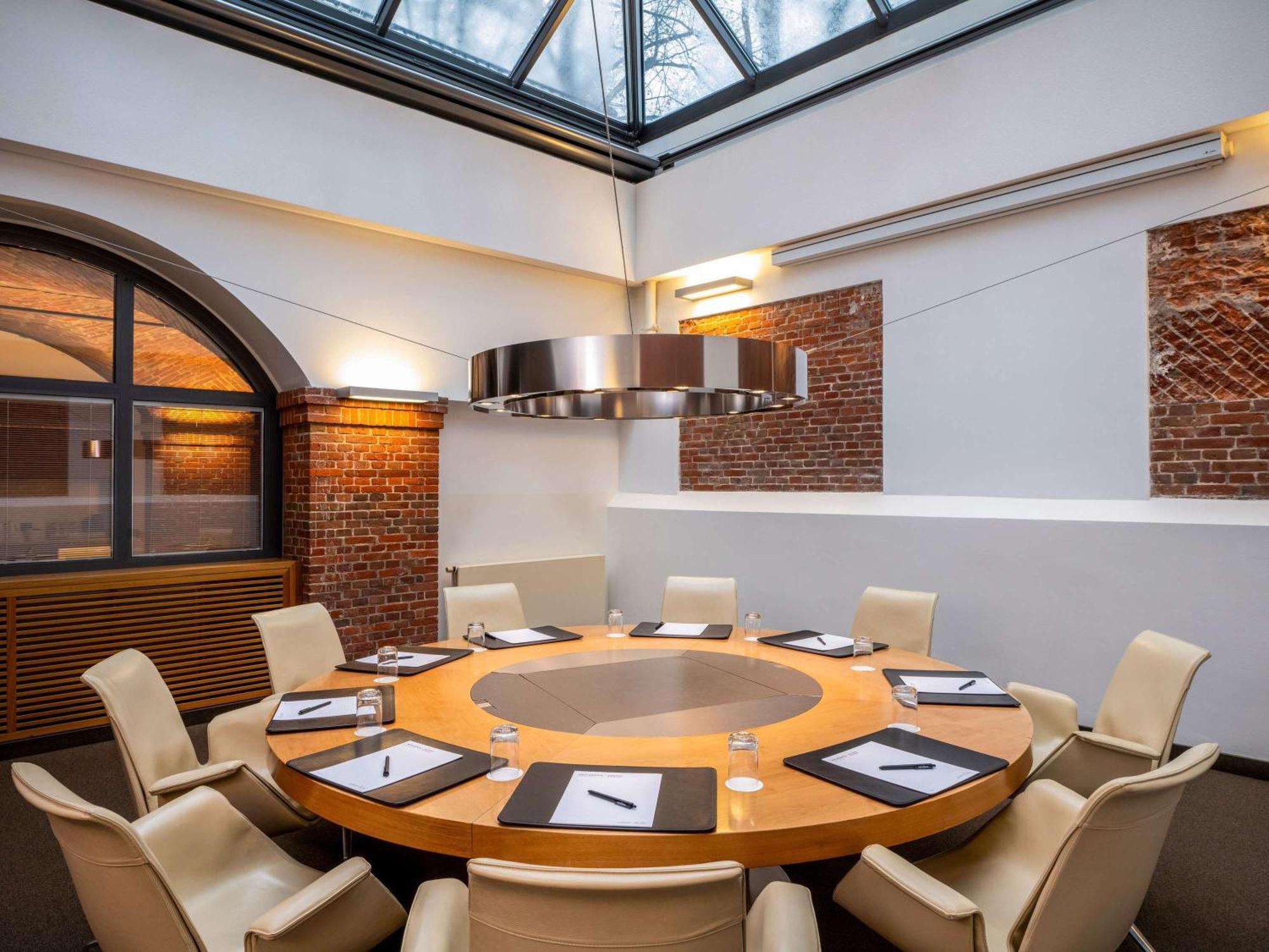 Moevenpick Hotel Hamburg City Bagian luar foto
