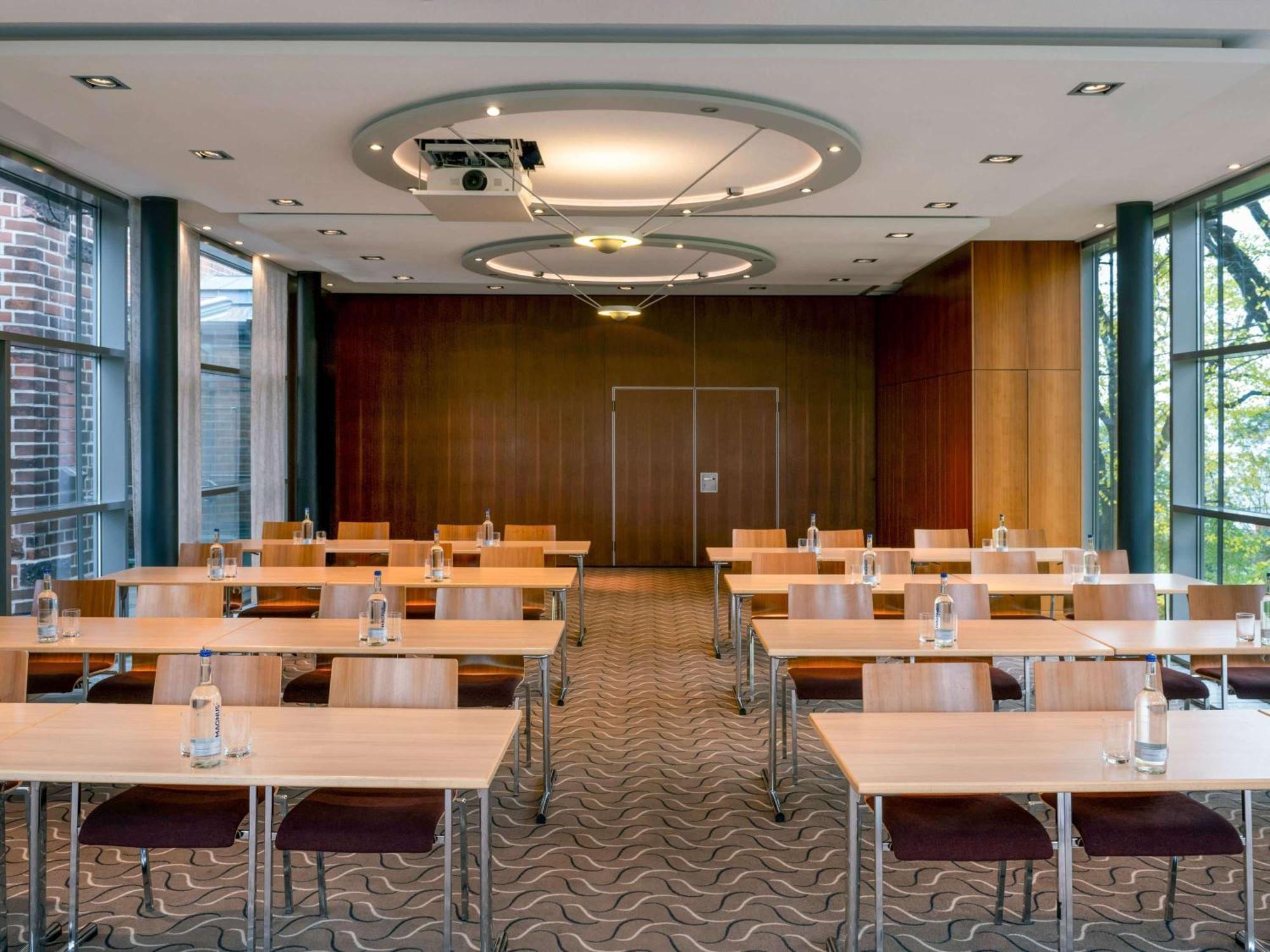 Moevenpick Hotel Hamburg City Bagian luar foto
